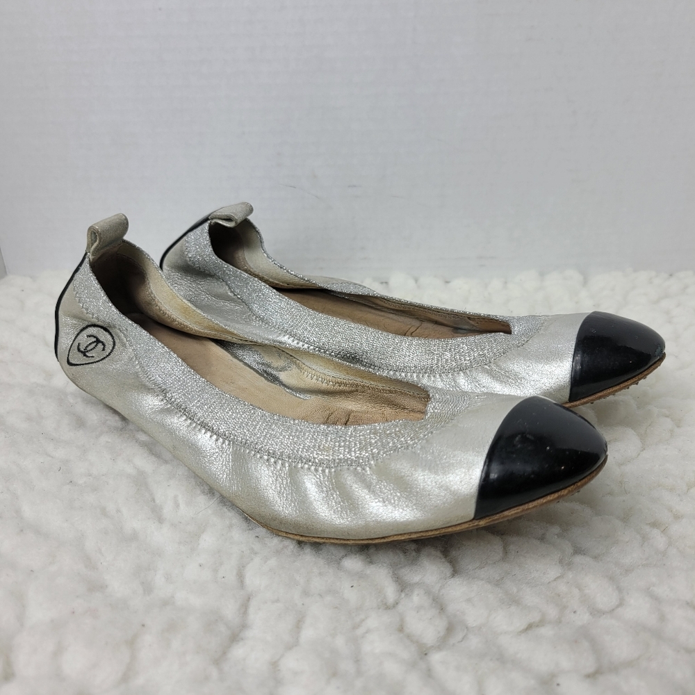 CHANEL Silver Leather Cap-Toe Black Ballet Flats
